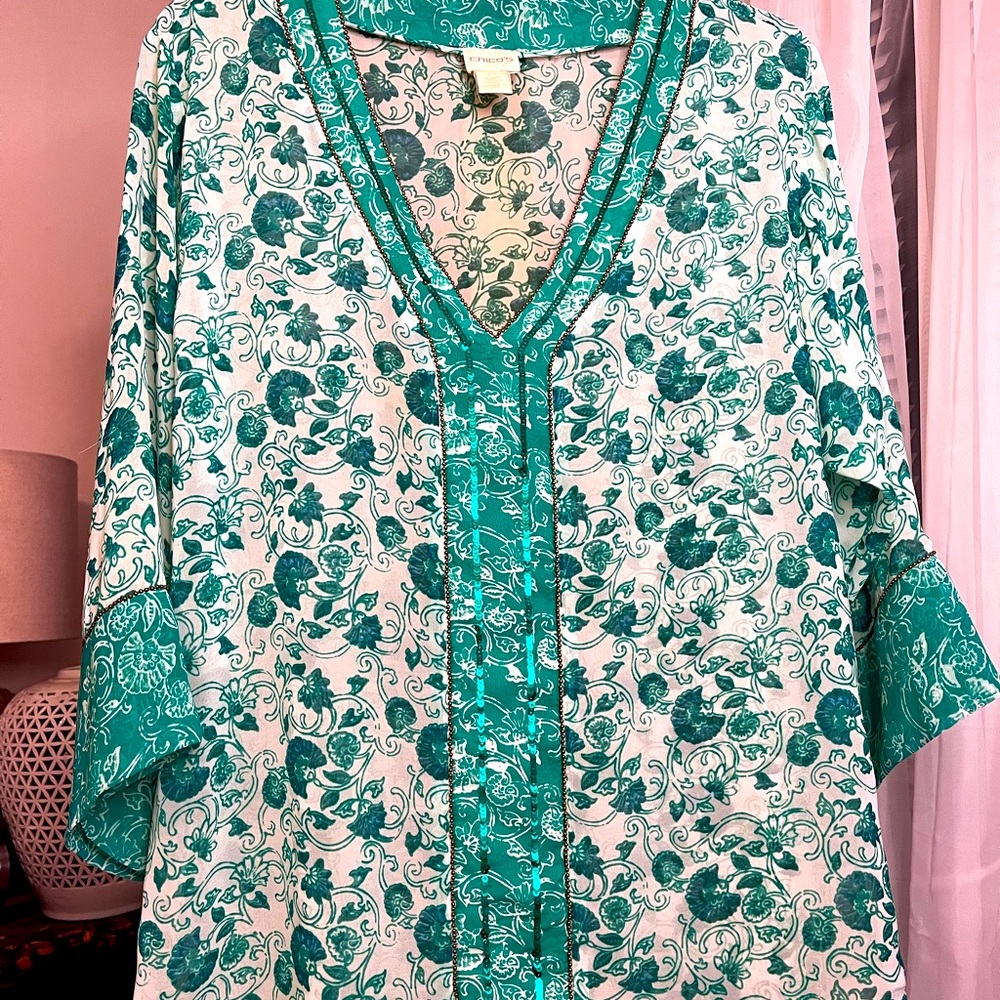Pre-loved beautiful green blouse! Chico’s size 0